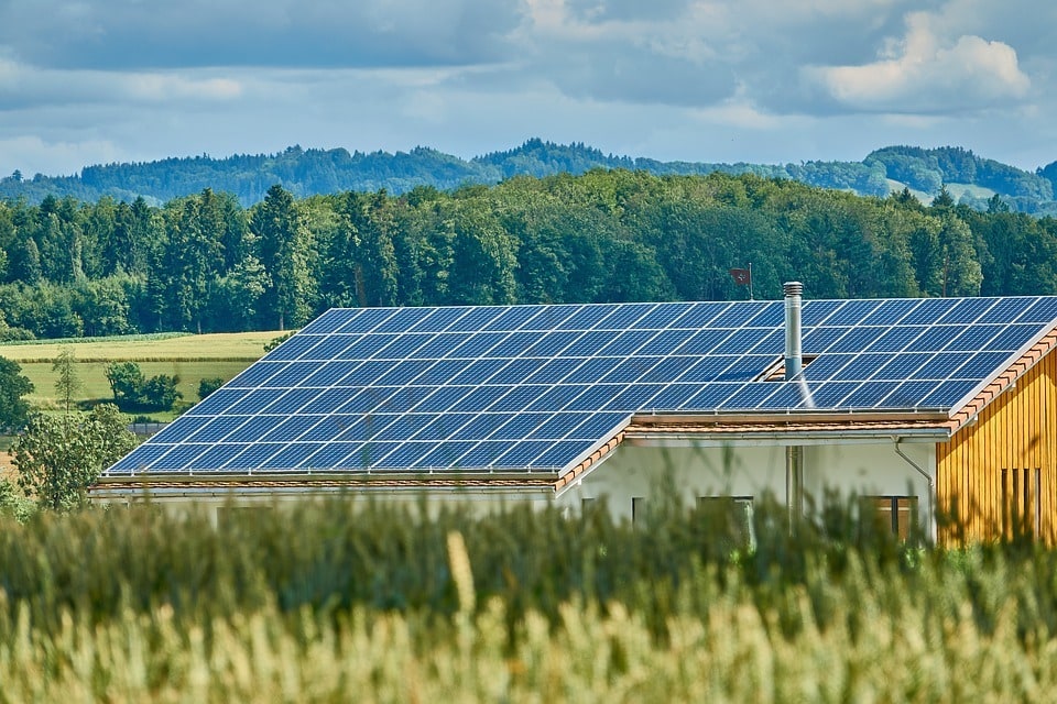 Les atouts écologiques des installations photovoltaïques au sol